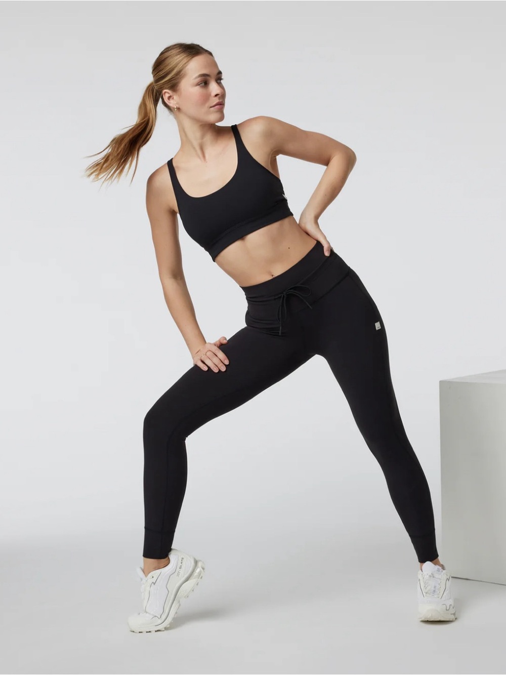 Black High-Waist Athletic Leggings with Side Pocket
